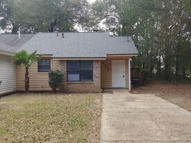 6204 Forest Pines Dr in Pensacola, FL - Building Photo