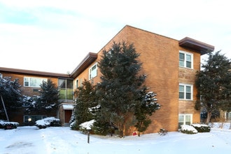 1919-1923 W Howard St in Evanston, IL - Building Photo - Building Photo