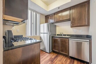 Essex Properties at Miracle Mile in Los Angeles, CA - Building Photo - Building Photo