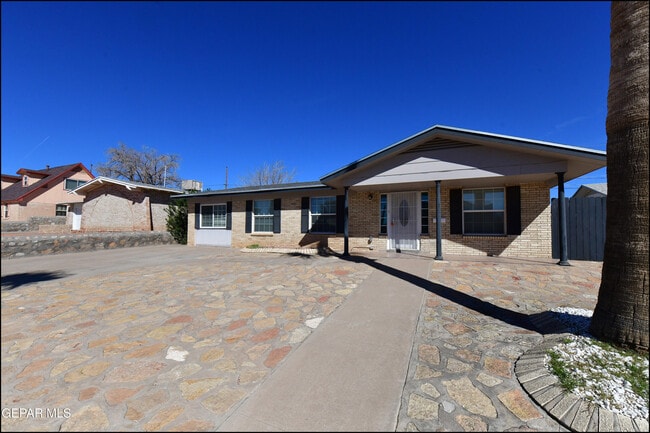 4749 Tropicana Ave in El Paso, TX - Building Photo - Building Photo