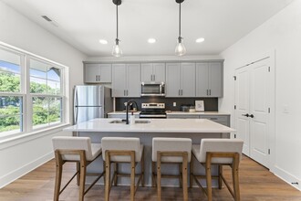 700 N Dupont Ave, Unit 404 in Nashville, TN - Building Photo - Building Photo