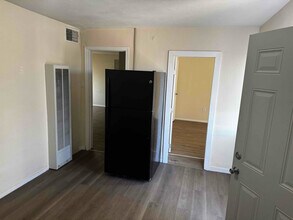 7600 Central Ave SE in Albuquerque, NM - Building Photo - Building Photo