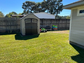 2410 Salamanca St in Navarre, FL - Foto de edificio - Building Photo