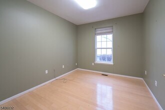 23 Hansom Rd in Bernards, NJ - Building Photo - Building Photo