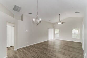 2213 Merry Rd in Tavares, FL - Building Photo - Building Photo