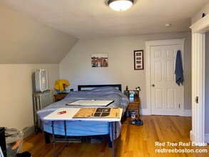 129 Brooks St, Unit 2 in Boston, MA - Foto de edificio - Building Photo