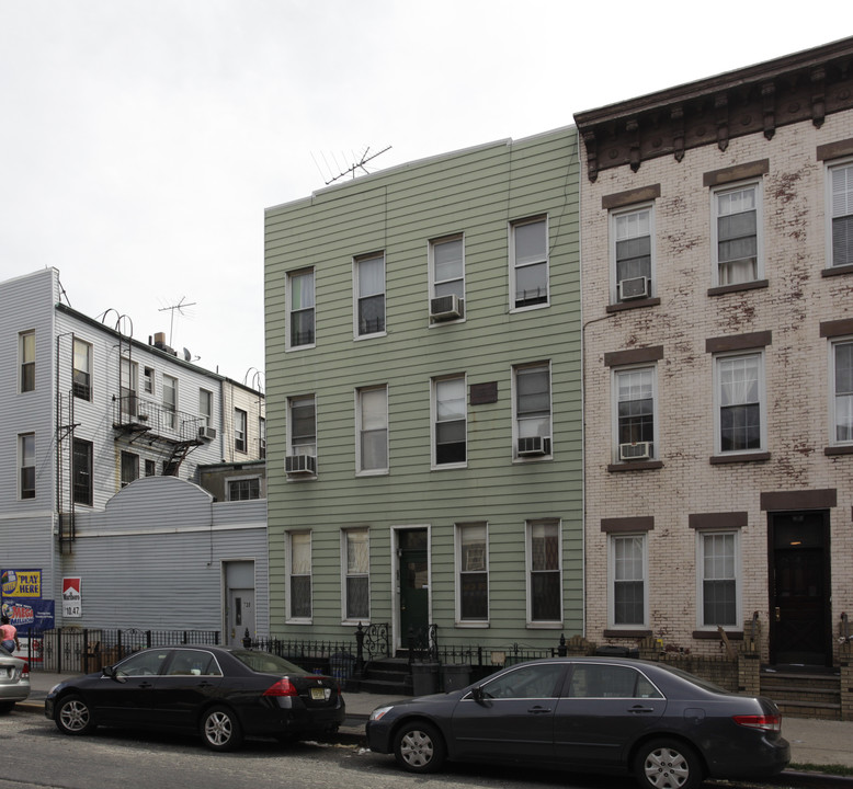 726 Metropolitan Ave in Brooklyn, NY - Building Photo