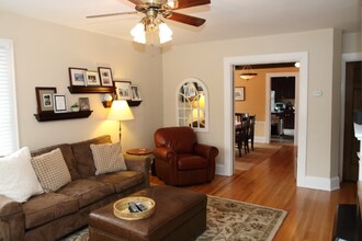 825 Harvard St, Unit Upper in Rochester, NY - Building Photo - Building Photo
