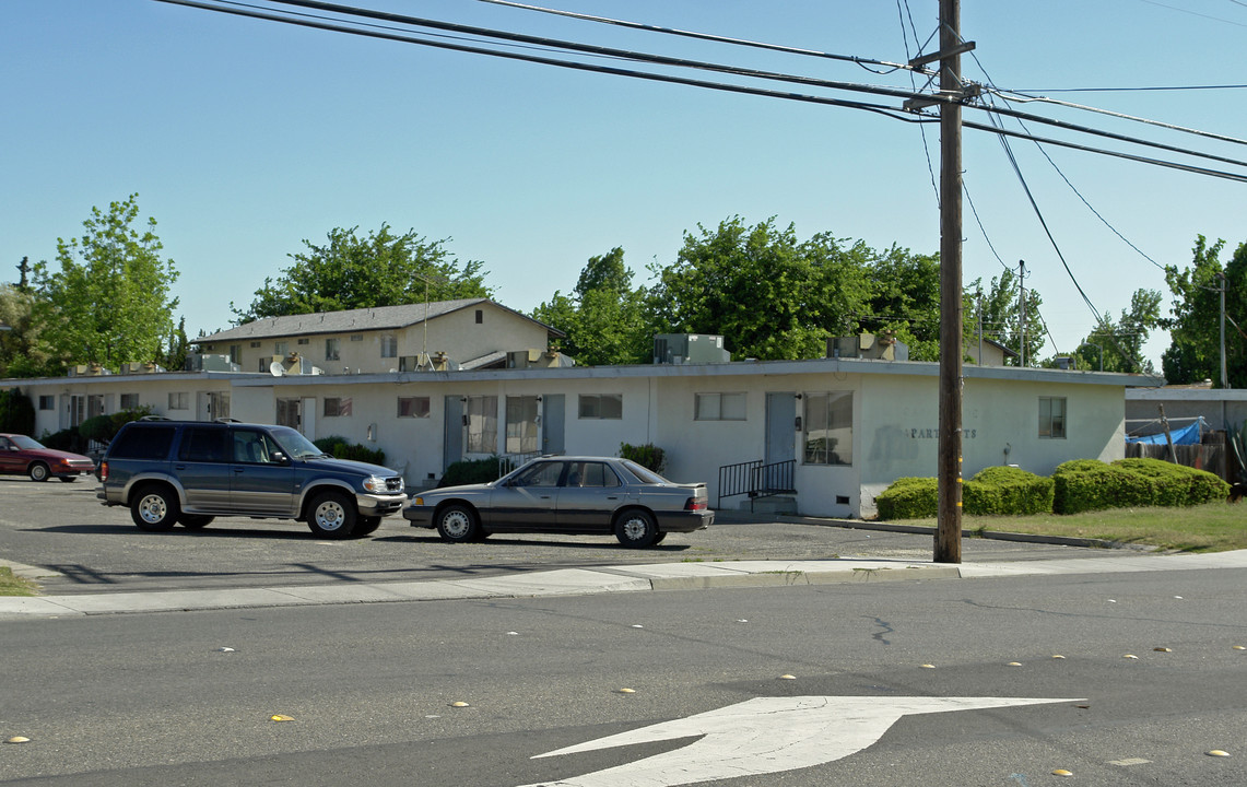 1161 E Bellvue Rd in Atwater, CA - Building Photo