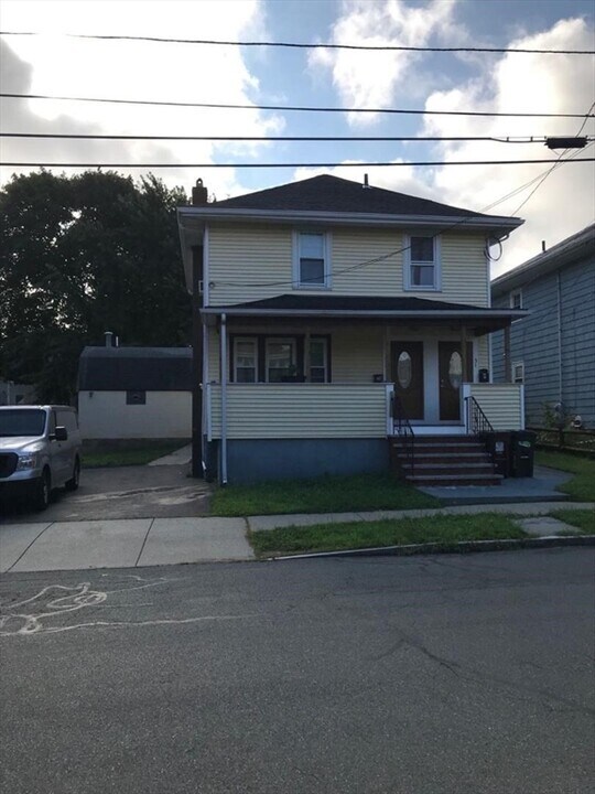 51 W Elm Ave in Quincy, MA - Building Photo