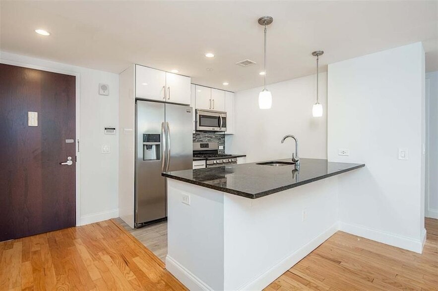 1700 Park Ave, Unit 818 in Weehawken, NJ - Building Photo