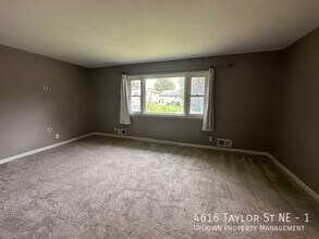 4616 Taylor St NE in Minneapolis, MN - Building Photo - Building Photo