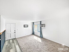 4800 Williamsburg Ln in La Mesa, CA - Foto de edificio - Building Photo