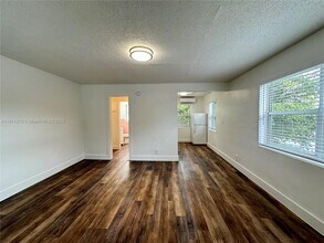 1821 Thomas St in Hollywood, FL - Building Photo - Building Photo