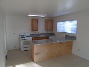 2104 N Cirby Way in Roseville, CA - Building Photo - Building Photo