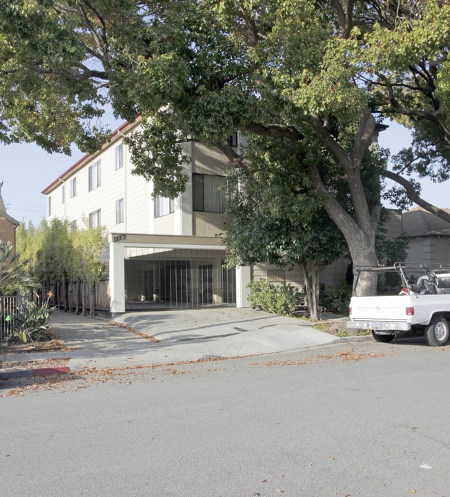 1117 Laguna Ave in Burlingame, CA - Foto de edificio