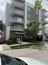 1938 Jackson St in Hollywood, FL - Foto de edificio - Building Photo