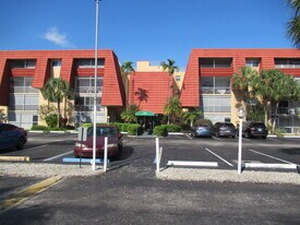 22605 SW 66th Ave in Boca Raton, FL - Building Photo