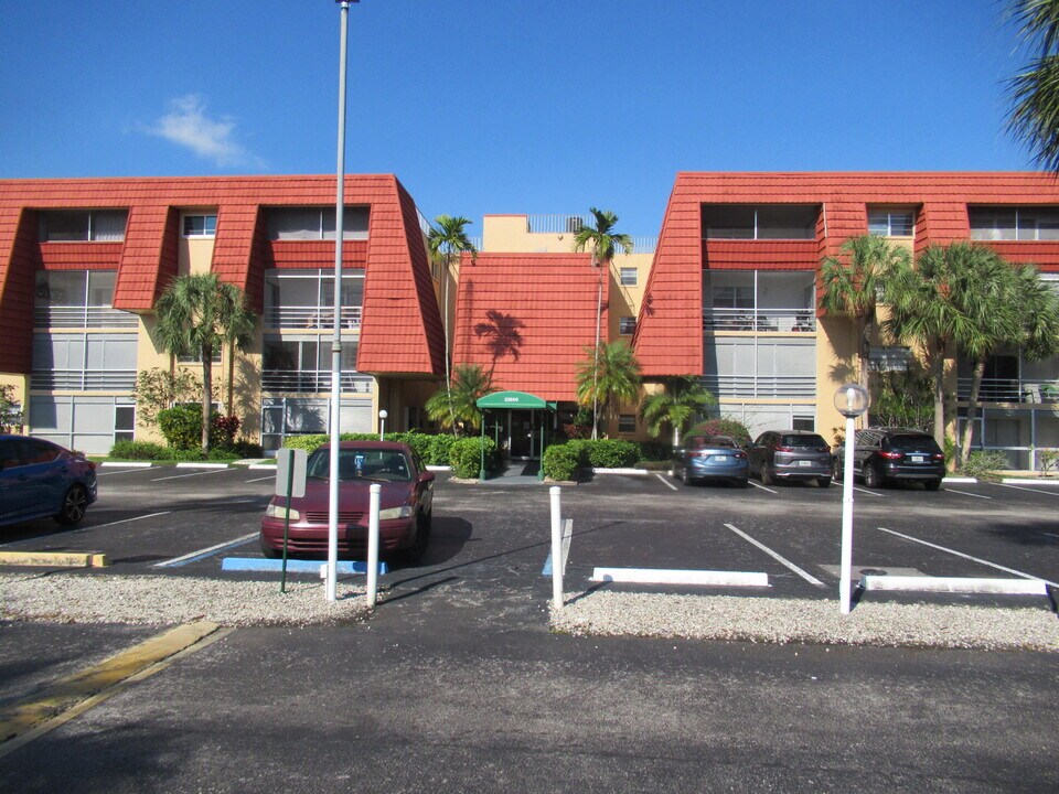 22605 SW 66th Ave in Boca Raton, FL - Building Photo
