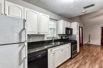 115 Delaware Dr in Montgomery, TX - Building Photo - Building Photo