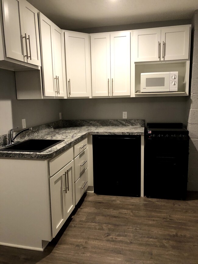 124 E Main St, Unit Apartment 7 in Stockbridge, MI - Building Photo - Building Photo