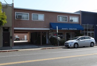 1161 Laurel St in San Carlos, CA - Foto de edificio - Building Photo