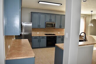 21559 Kings Bend Dr in Kingwood, TX - Foto de edificio - Building Photo