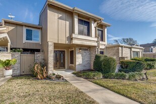 11504 Village Pl Dr in Houston, TX - Building Photo