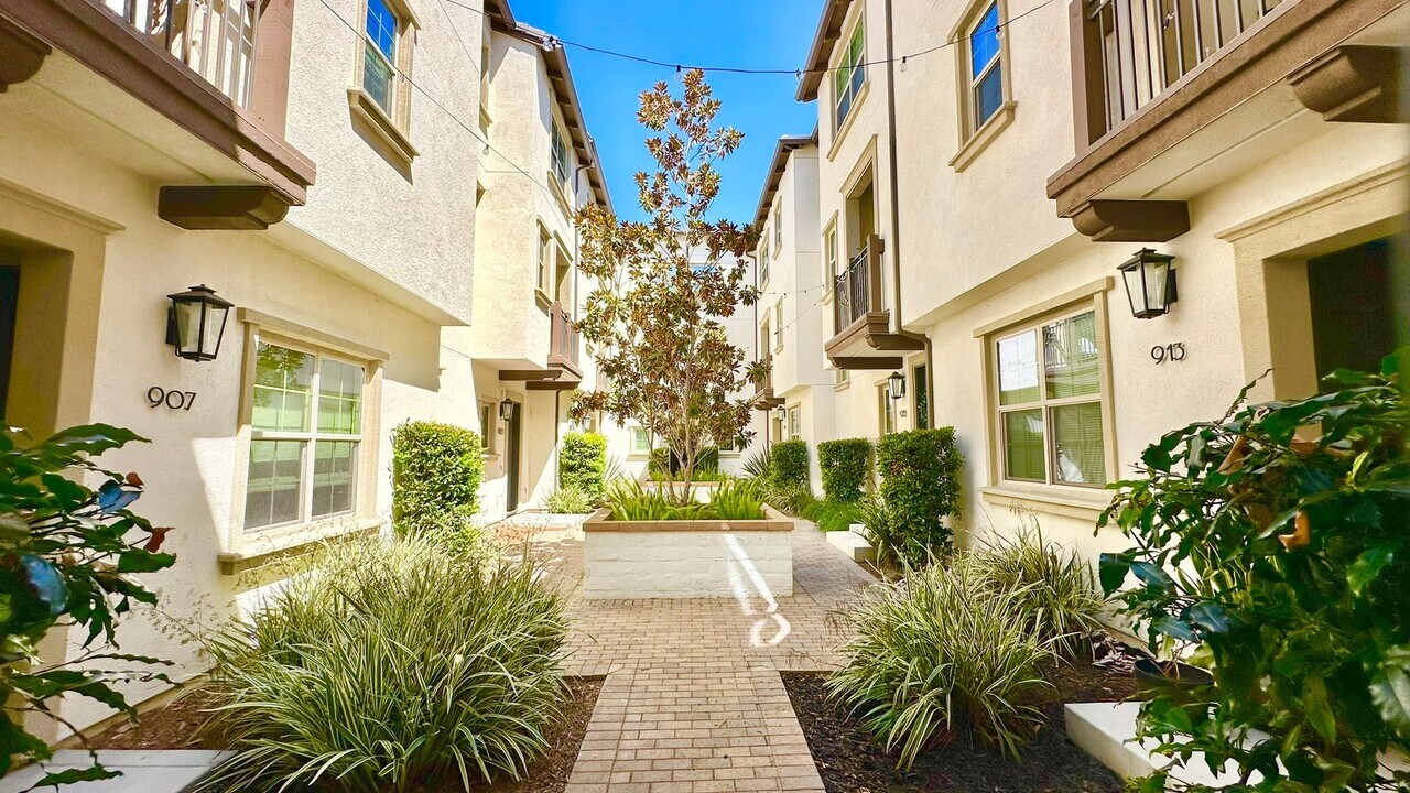 909 Slate St in San Marcos, CA - Building Photo