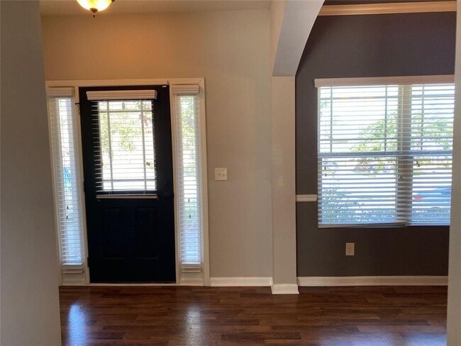 2392 Newbury Oaks Ct in Lawrenceville, GA - Foto de edificio - Building Photo