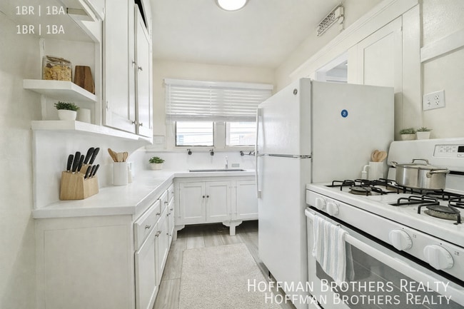 property at 1123 E Appleton St