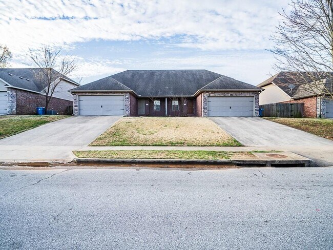 property at 3007 SW Amberwood Ave
