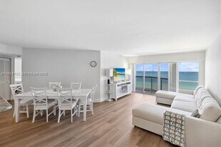 6767 Collins Ave in Miami Beach, FL - Building Photo