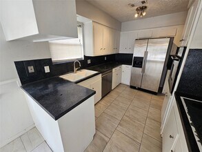 5526 Whispering Creek Way in Houston, TX - Building Photo - Building Photo