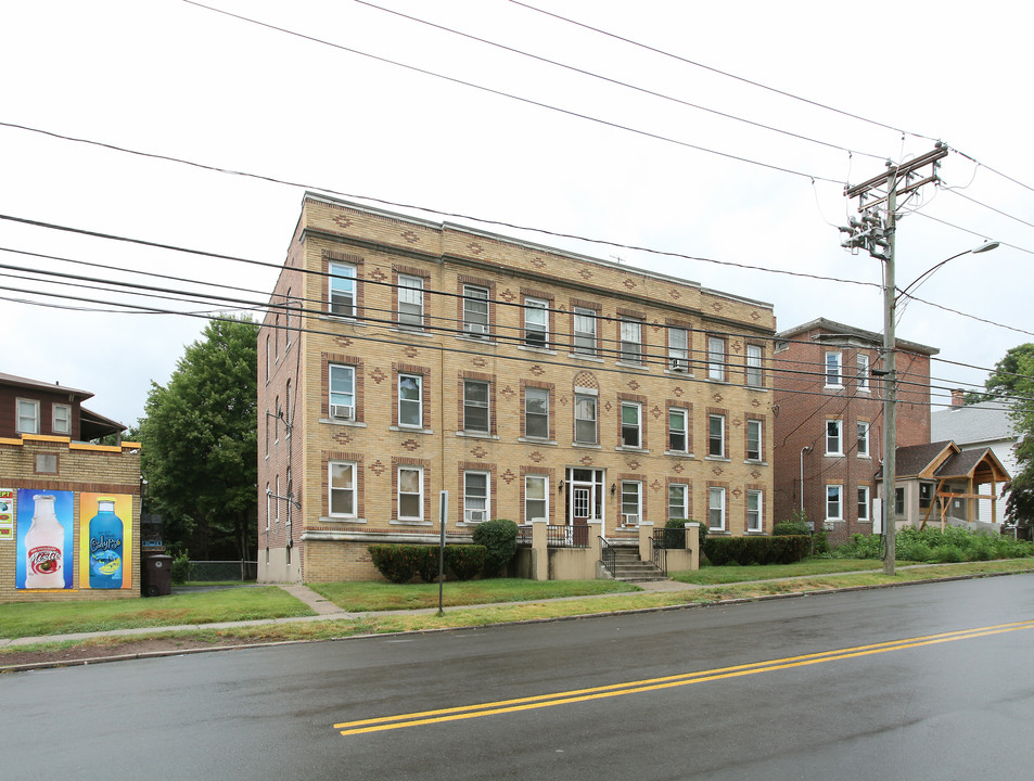 286 Burritt St in New Britain, CT - Building Photo