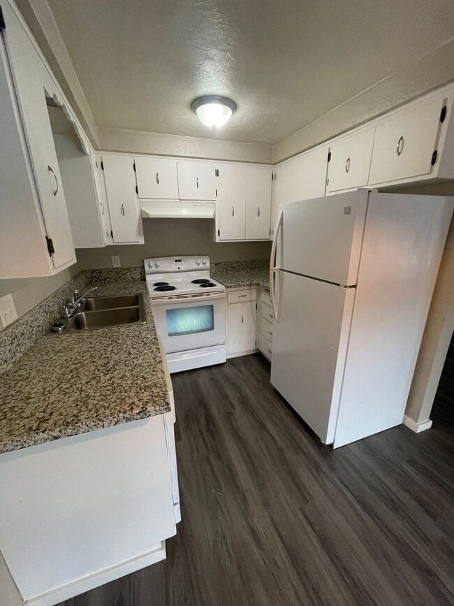 198 E Milton St in Lebanon, OR - Building Photo - Building Photo