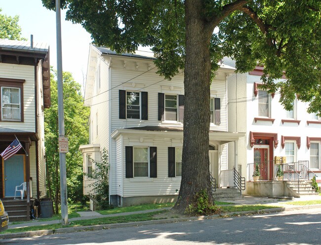 76 Montgomery St in Poughkeepsie, NY - Building Photo - Building Photo