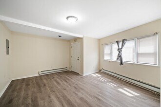 687 Summit Ave in Jersey City, NJ - Building Photo - Building Photo