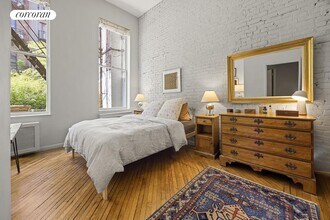 68 W 11th St in New York, NY - Building Photo - Building Photo