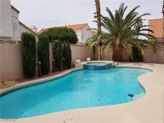 3 Pinyon Tree in Henderson, NV - Foto de edificio - Building Photo