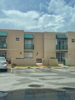 1990 SW 121st Ct in Miami, FL - Building Photo