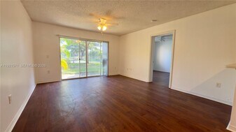 4177 N Haverhill Rd in West Palm Beach, FL - Building Photo