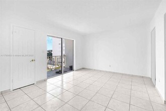 1340 Lincoln Rd in Miami Beach, FL - Building Photo - Building Photo