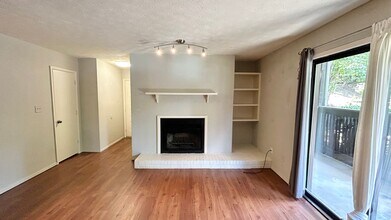 1707 Cumberland Ct SE in Smyrna, GA - Building Photo - Building Photo