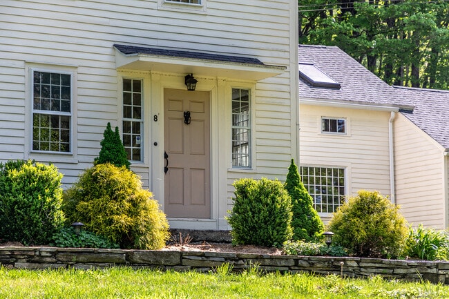 8 Southbury Rd in Roxbury, CT - Building Photo - Building Photo