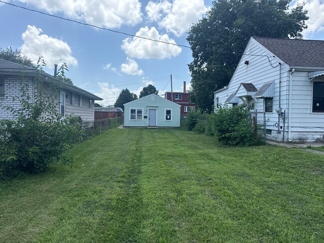 2049 N Gale Ave in Peoria, IL - Foto de edificio - Building Photo