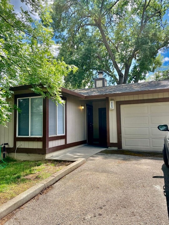 8082-8082 Treecrest Ave in Citrus Heights, CA - Building Photo