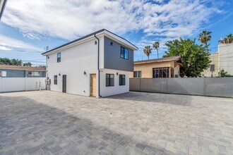 2116 E 2nd St in Los Angeles, CA - Foto de edificio - Building Photo