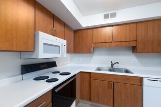 Fountains Apartments in West Des Moines, IA - Building Photo - Building Photo