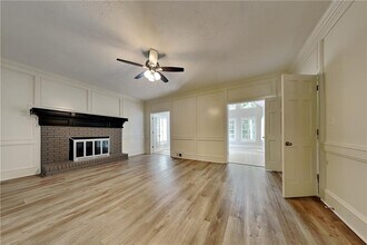 1231 Kelvington Way SW in Lilburn, GA - Building Photo - Building Photo